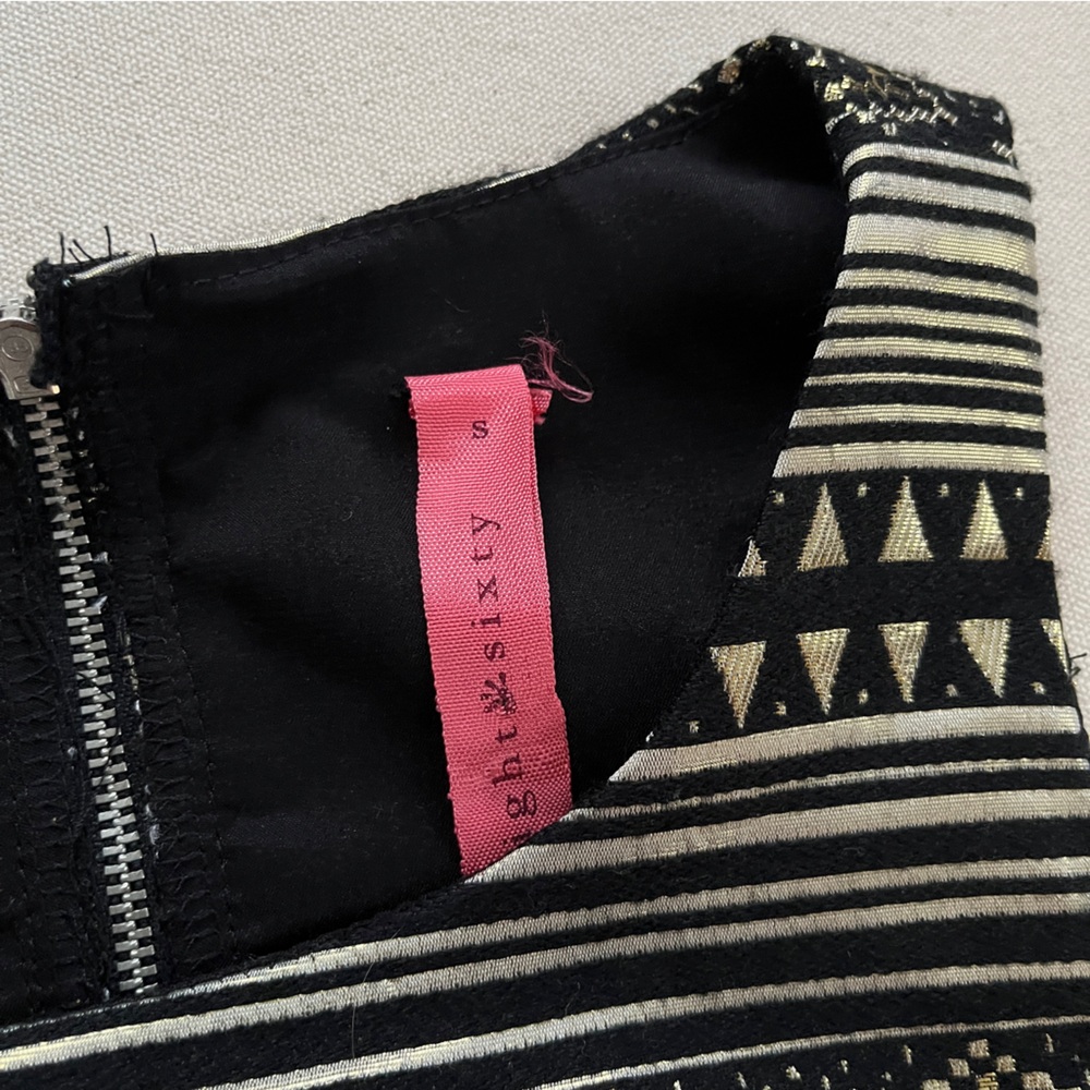 Metallic Gold & Black Geometric Cropped Tank - Picture 3 of 4